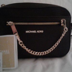 Go Jet Setter with this Black leather Michael Kors Jet Set crossbody.